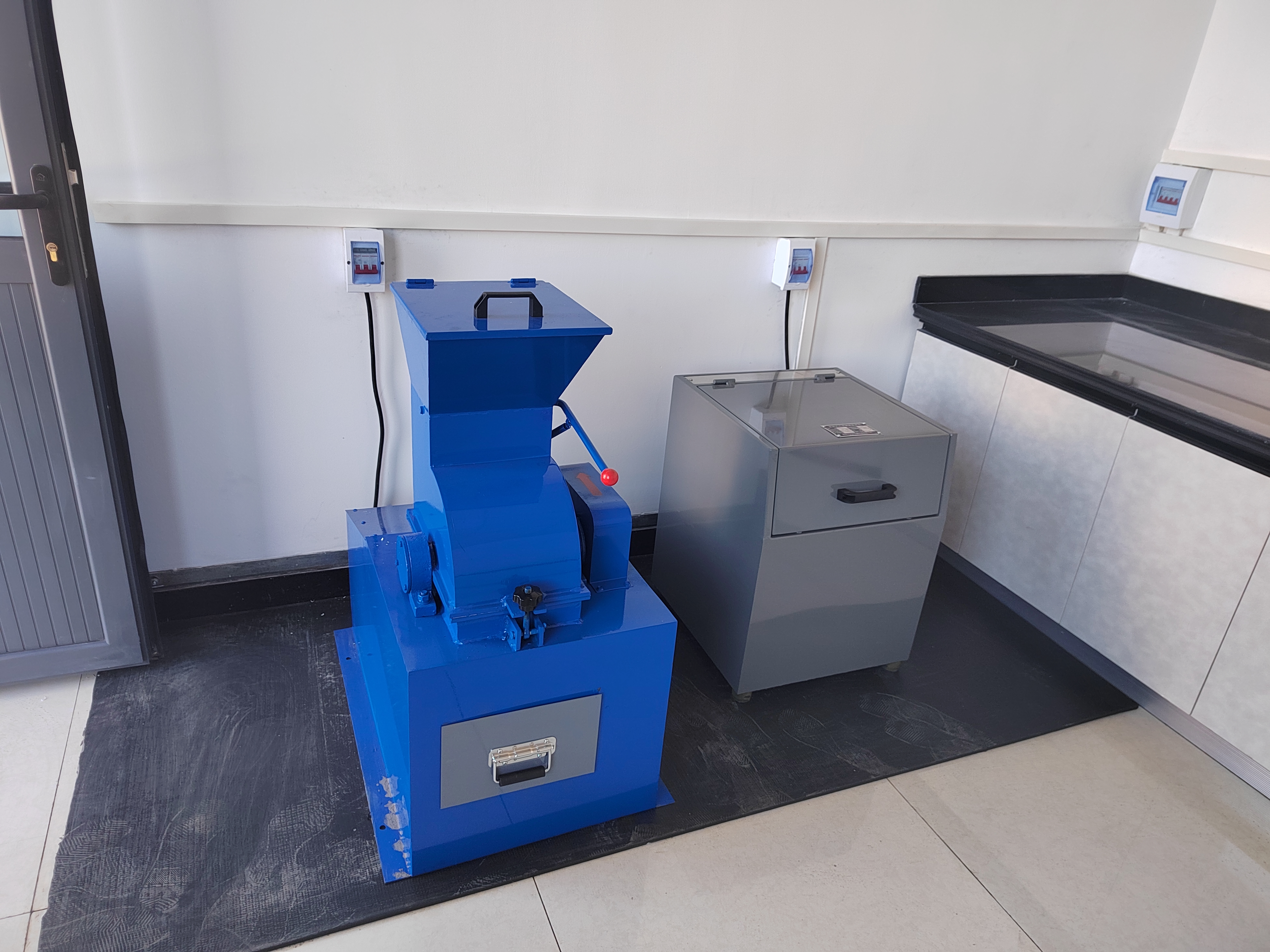 全密封錘式縮分破碎機的工作原理結(jié)構(gòu)